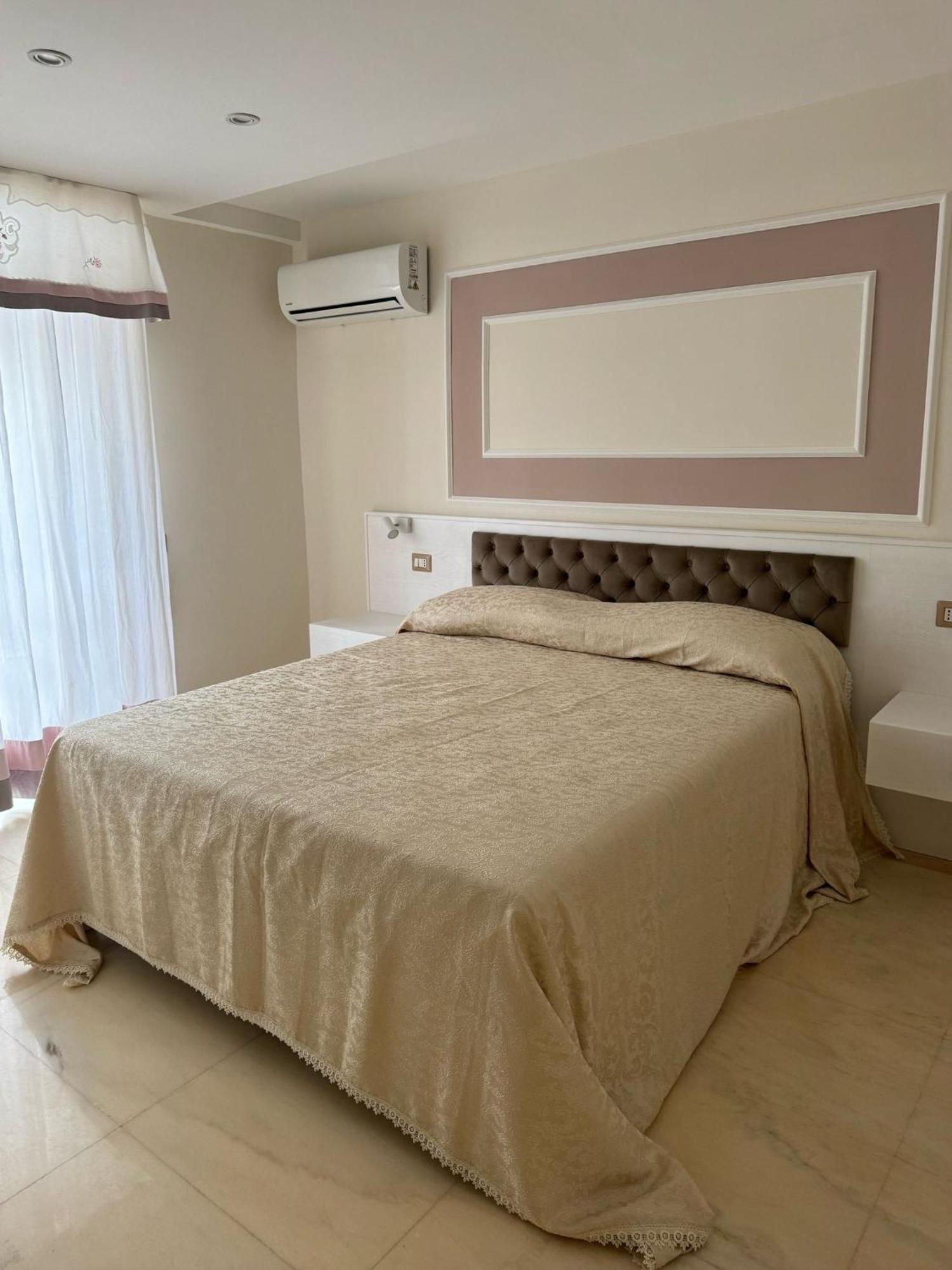 Bernini House Naples Hotel Exterior photo